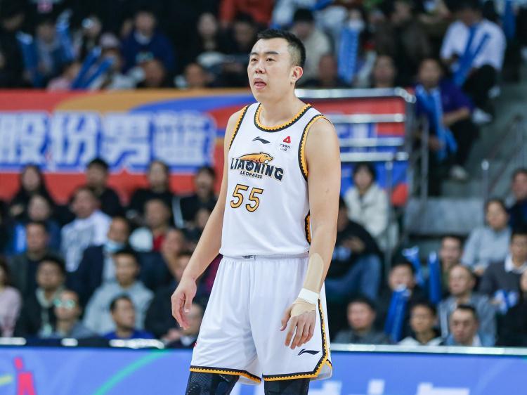 CBA官博致敬韩德君：用整个生涯书写了一人一城的佳话 致敬传奇